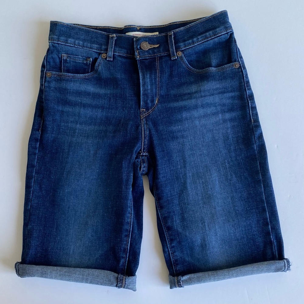 Levi’s Dark Wash Bermuda Short Size 24